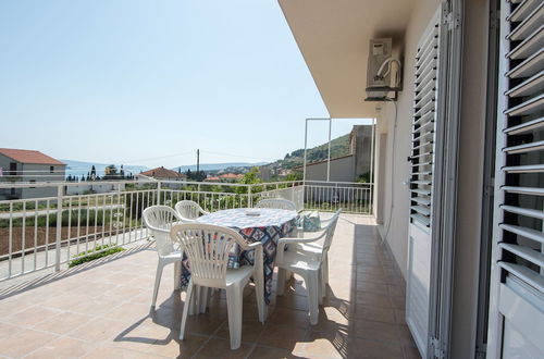 Photo 8 - Modern Apartment in Seget Donji With View of the Sea