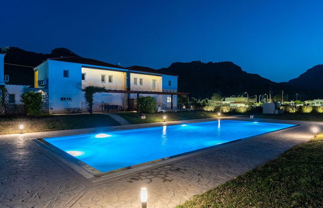 Beautiful 2-bedroom Villa in Kolymbia-rhodes - Photo 1