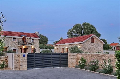 Foto 2 - Spacious Villa in Prkos With Private Swimming Pool