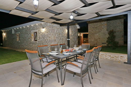 Photo 31 - Spacious Villa in Prkos With Private Swimming Pool