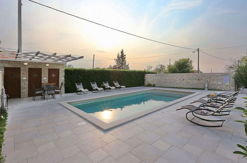 Photo 26 - Spacious Villa in Prkos With Private Swimming Pool