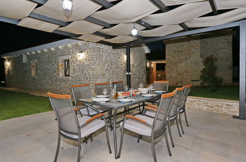 Photo 19 - Spacious Villa in Prkos With Private Swimming Pool