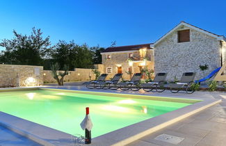 Foto 1 - Spacious Villa in Prkos With Private Swimming Pool