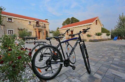 Photo 32 - Spacious Villa in Prkos With Private Swimming Pool