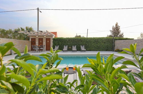 Photo 18 - Spacious Villa in Prkos With Private Swimming Pool