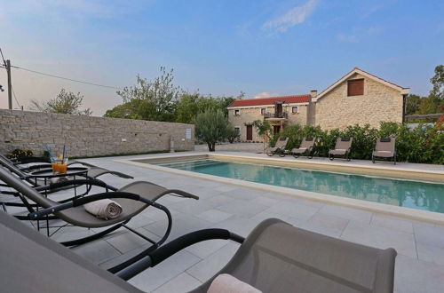 Photo 25 - Spacious Villa in Prkos With Private Swimming Pool