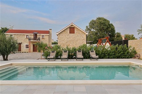 Photo 36 - Spacious Villa in Prkos With Private Swimming Pool
