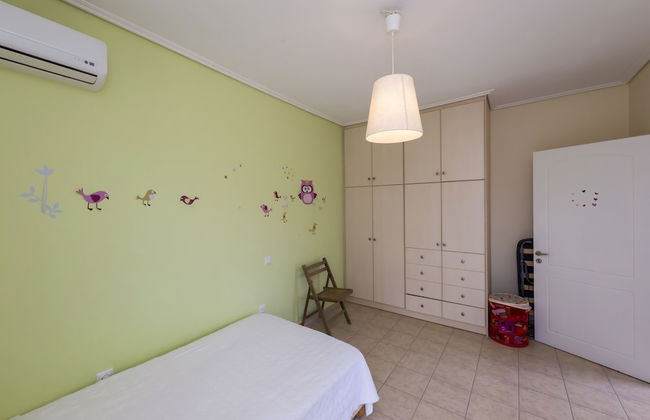 Lavender Garden Retreat - Secluded Seaside Getaway - Photo 2