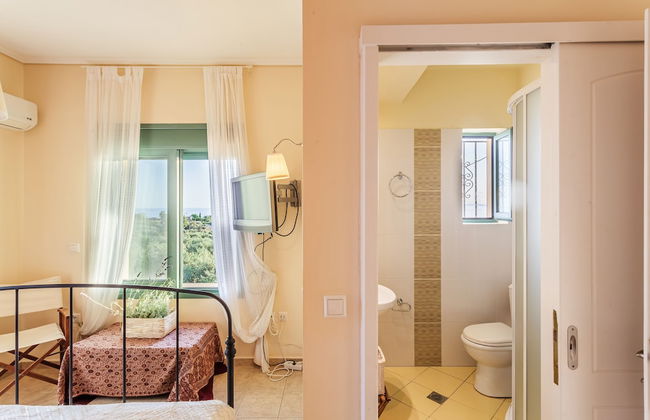 Lavender Garden Retreat - Secluded Seaside Getaway - Photo 12