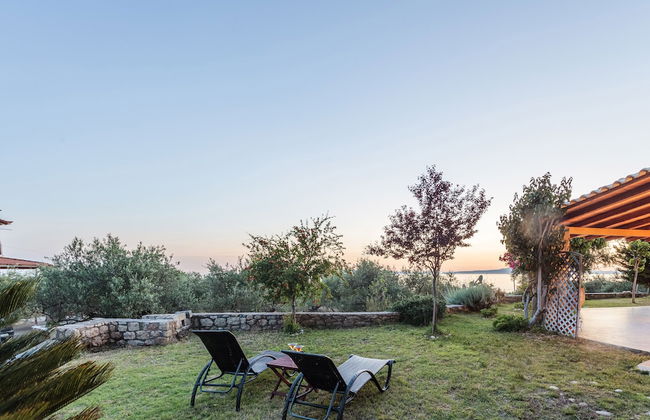 Lavender Garden Retreat - Secluded Seaside Getaway - Photo 38