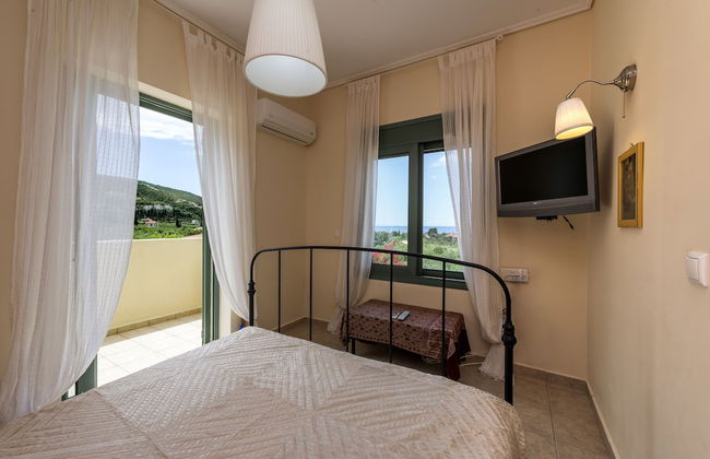 Lavender Garden Retreat - Secluded Seaside Getaway - Photo 3