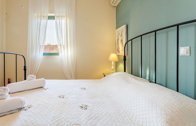 Lavender Garden Retreat - Secluded Seaside Getaway - Photo 8