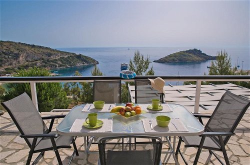 Foto 10 - Beachfront Villa Komis - Panoramic Infinity Blue