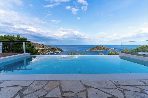 Photo 18 - Beachfront Villa Komis - Panoramic Infinity Blue