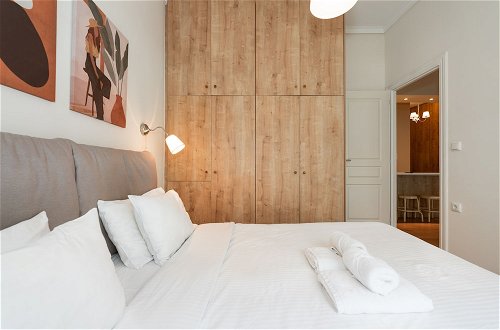 Photo 4 - Contemporary Apartment made of Wood and Stone