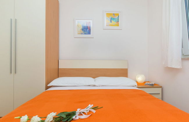 Spacious and Modern 1st Floor Apartment With Private Garage, Wi-fi - Photo 4