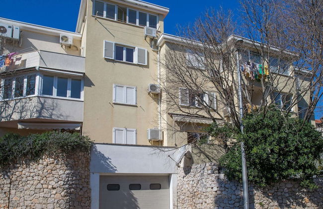 Spacious and Modern 1st Floor Apartment With Private Garage, Wi-fi - Photo 20