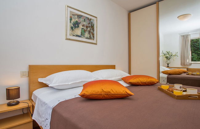Spacious and Modern 1st Floor Apartment With Private Garage, Wi-fi - Photo 3
