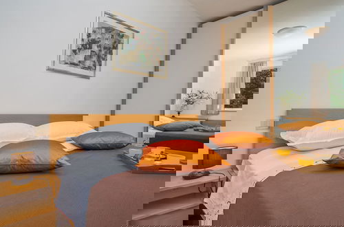 Foto 3 - Spacious and Modern 1st Floor Apartment With Private Garage, Wi-fi