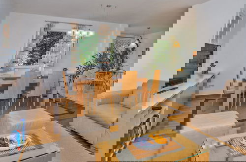 Foto 15 - Spacious and Modern 1st Floor Apartment With Private Garage, Wi-fi