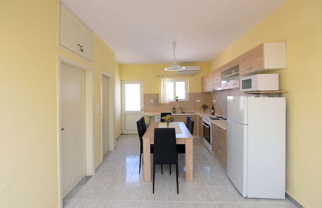 Happy Days Home Apartment and Studio - Photo 14