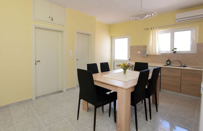 Happy Days Home Apartment and Studio - Photo 15