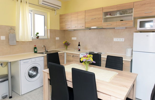 Happy Days Home Apartment and Studio - Photo 19