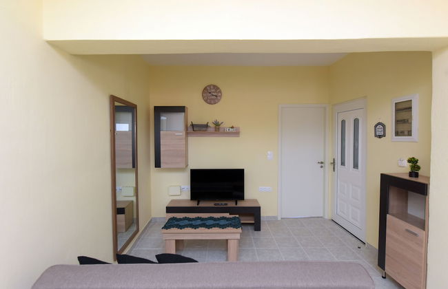 Happy Days Home Apartment and Studio - Photo 25