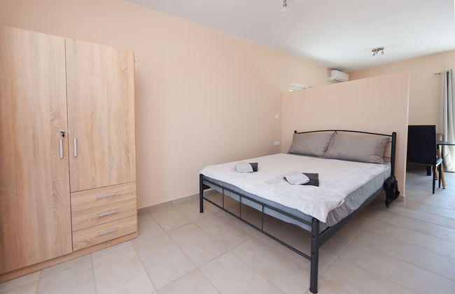 Happy Days Home Apartment and Studio - Photo 11