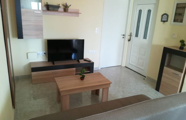 Happy Days Home Apartment and Studio - Photo 1