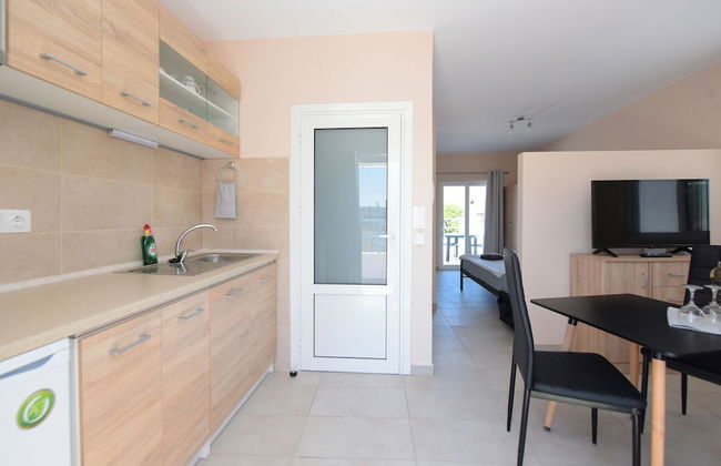 Happy Days Home Apartment and Studio - Photo 17