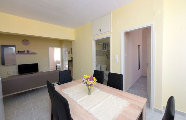 Happy Days Home Apartment and Studio - Photo 27