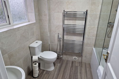 Photo 25 - Birtley's Diamond 3 bed Apt, Sleeps 6 Guests