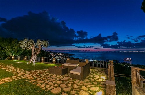 Foto 65 - Luxury Villa with breathtaking Seaview, pool, BBQ
