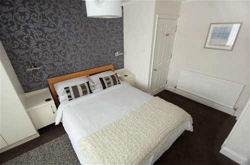 Photo 3 - New Steine Apartment Sea View by Brighton Holiday Lets