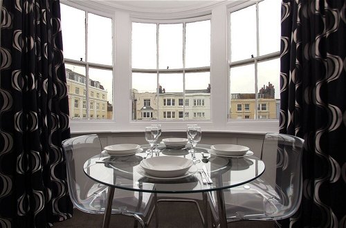 Photo 5 - New Steine Apartment Sea View by Brighton Holiday Lets