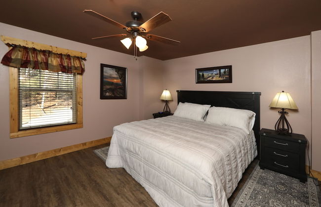 Splash Time Cinema - Six Bedroom Chalet - Photo 5