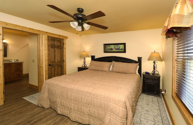 Splash Time Cinema - Six Bedroom Chalet - Photo 11