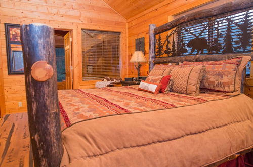 Photo 4 - Cub Creek Lodge - Three Bedroom Cabin