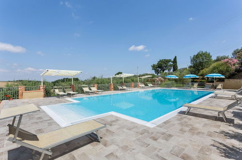 Photo 13 - Holiday Home in Volterra With Pool