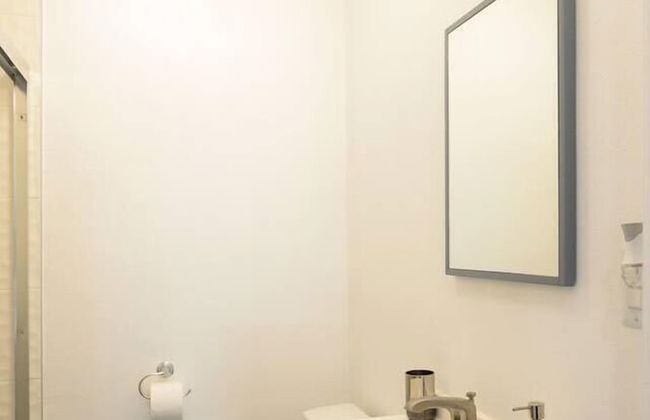 Spacious House on Melrose w Private Backyard Gym - Foto 17