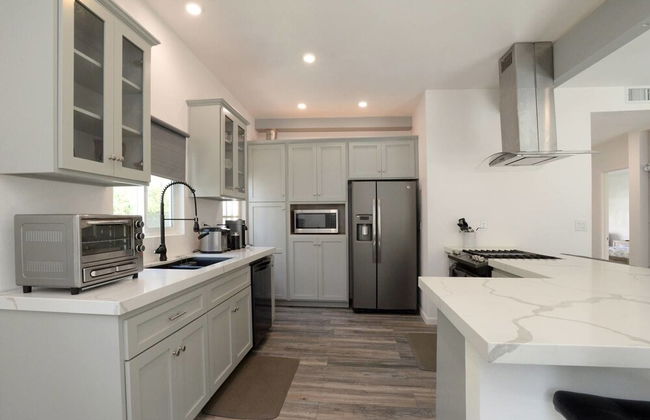 Spacious House on Melrose w Private Backyard Gym - Foto 11