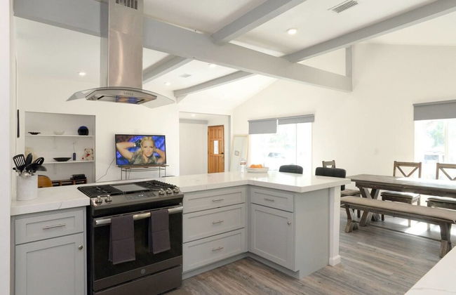 Spacious House on Melrose w Private Backyard Gym - Foto 10