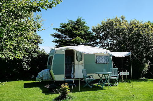 Photo 28 - Kitty Unique 60s Caravan set in Pretty Garden