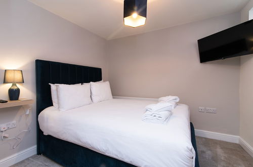 Photo 1 - The Hollows - Sleek and Stylish 1Bed