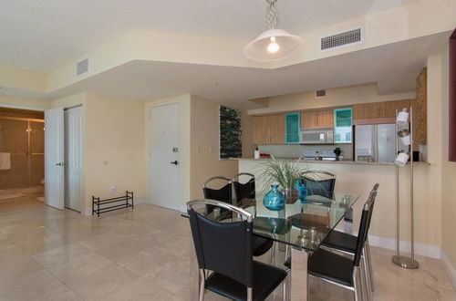 Photo 15 - Stylish Modern 2bd 2bth Apt Near the Beach