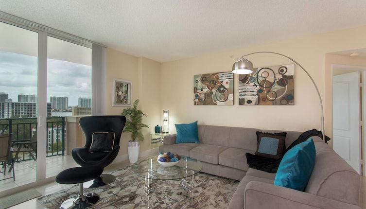 Photo 1 - Stylish Modern 2bd 2bth Apt Near the Beach