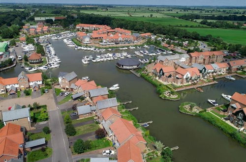 Foto 33 - Waterside Townhouse With Balcony And Marina View