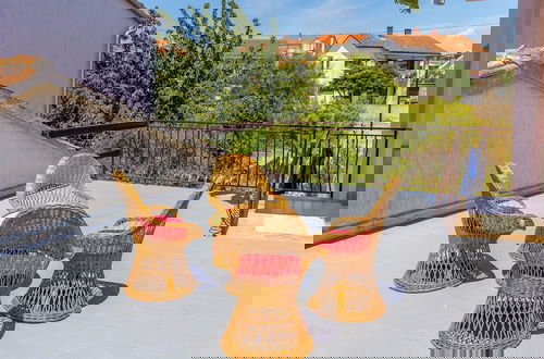 Foto 5 - Quaint Apartment With Garden in Medulin