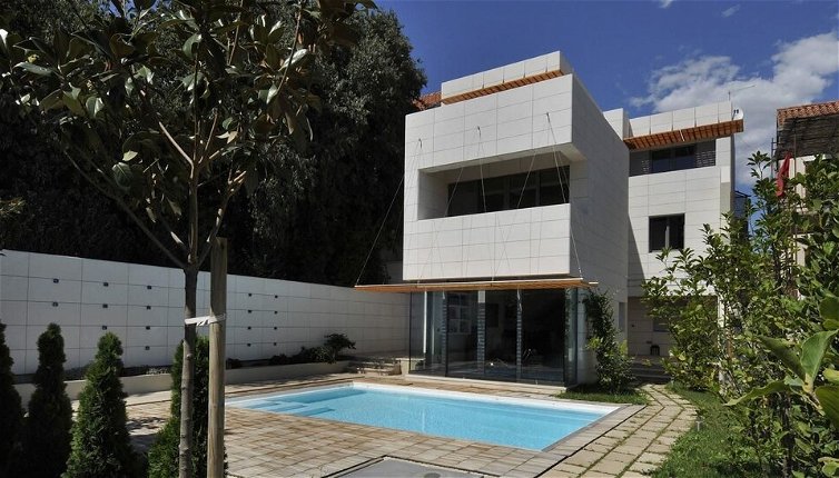 Photo 1 - Luxury Villa White